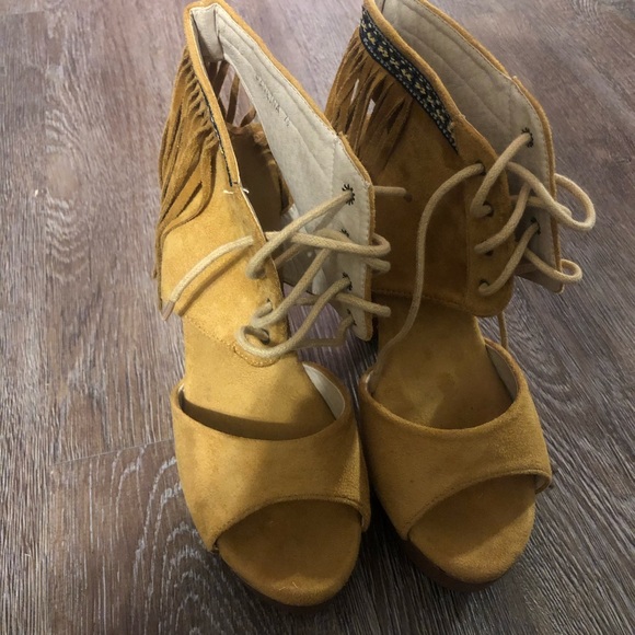 Tan Booties - Mi.iM - Picture 3 of 5